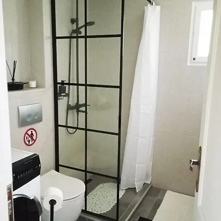 Leah Aparthotel *